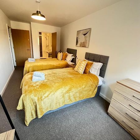 2 Bedroom, 2 Bathroom Modern Apartment Close To Ocean Village, Free Parking, Single Or Double Beds Southampton Buitenkant foto