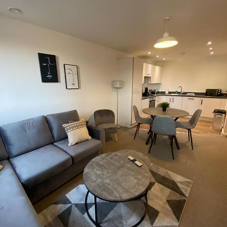 2 Bedroom, 2 Bathroom Modern Apartment Close To Ocean Village, Free Parking, Single Or Double Beds Southampton Buitenkant foto