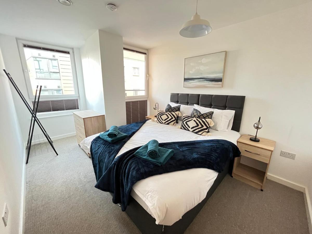 2 Bedroom, 2 Bathroom Modern Apartment Close To Ocean Village, Free Parking, Single Or Double Beds Southampton Buitenkant foto