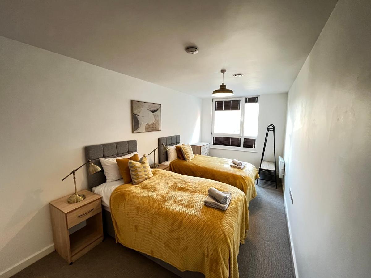2 Bedroom, 2 Bathroom Modern Apartment Close To Ocean Village, Free Parking, Single Or Double Beds Southampton Buitenkant foto