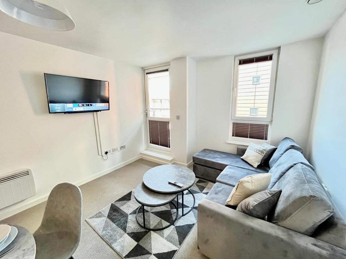2 Bedroom, 2 Bathroom Modern Apartment Close To Ocean Village, Free Parking, Single Or Double Beds Southampton Buitenkant foto