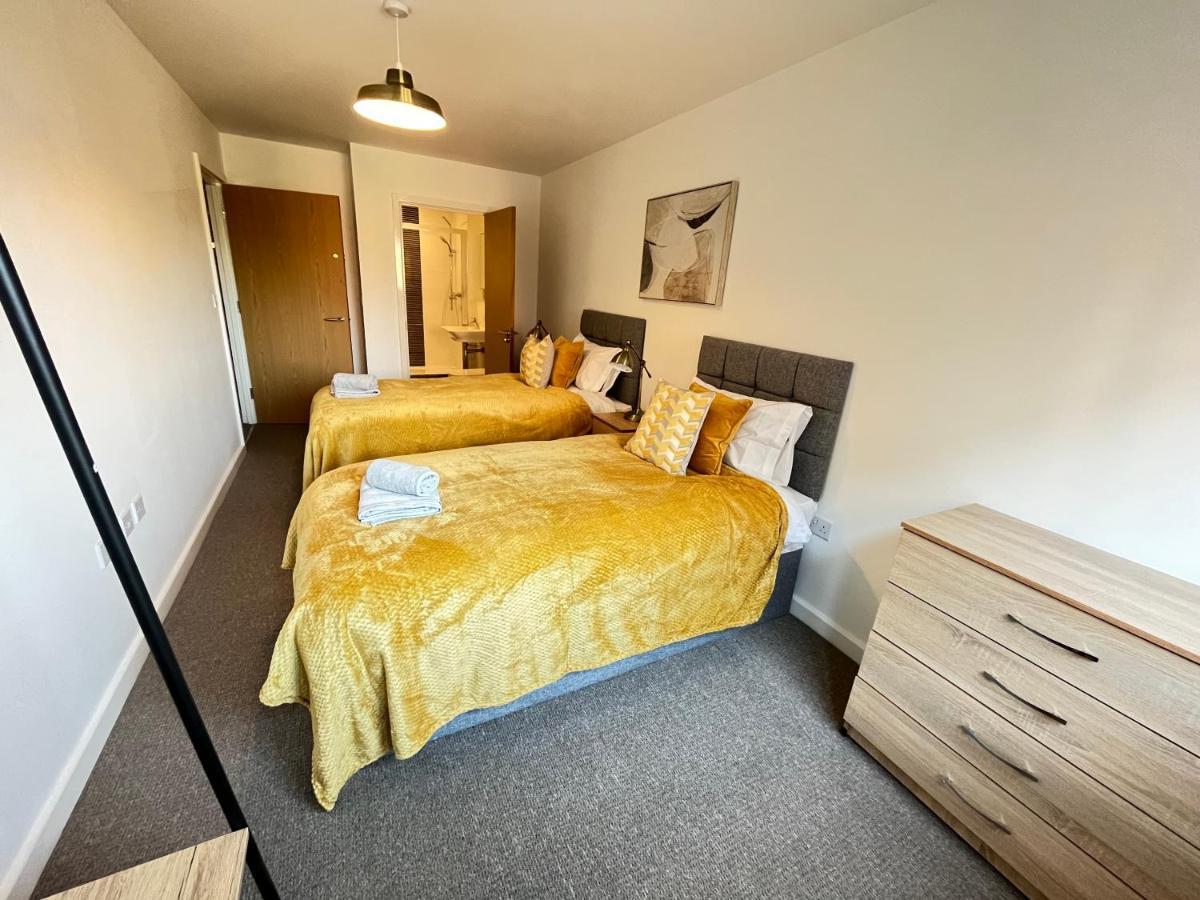 2 Bedroom, 2 Bathroom Modern Apartment Close To Ocean Village, Free Parking, Single Or Double Beds Southampton Buitenkant foto