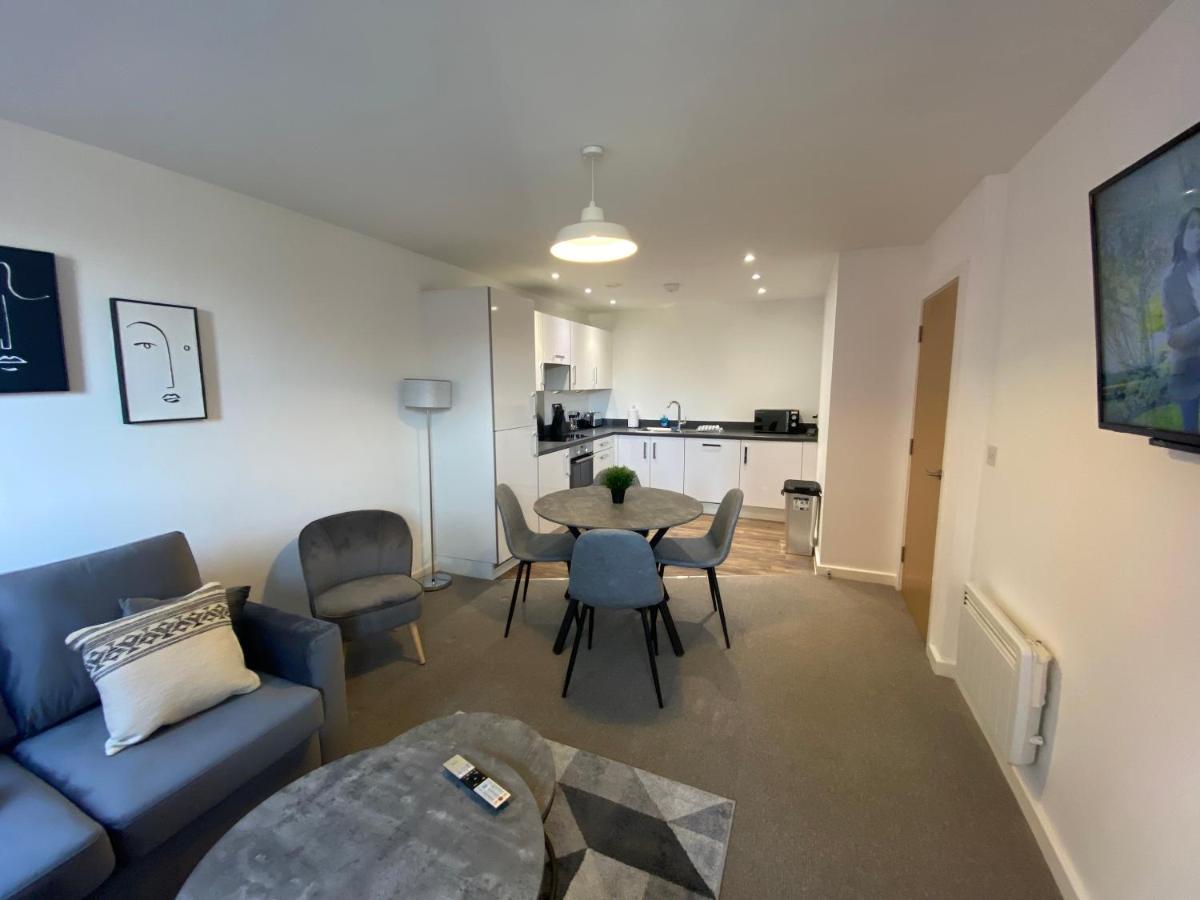 2 Bedroom, 2 Bathroom Modern Apartment Close To Ocean Village, Free Parking, Single Or Double Beds Southampton Buitenkant foto