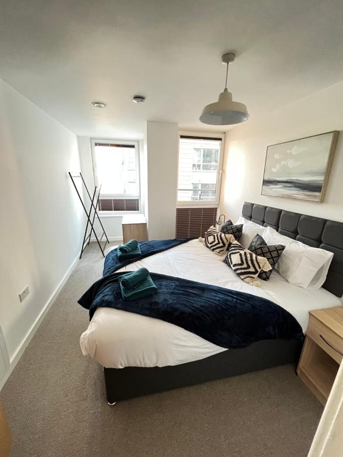 2 Bedroom, 2 Bathroom Modern Apartment Close To Ocean Village, Free Parking, Single Or Double Beds Southampton Buitenkant foto